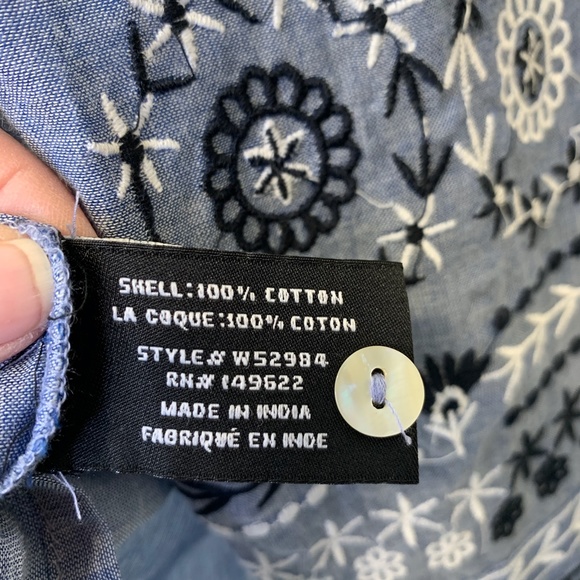 Walter Baker | NWT Floral Embroidery Button Front Popover Chambray Boho Blouse - Picture 9 of 9